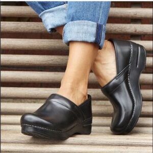 Dansko Professional Black Leather Clogs - Size 40